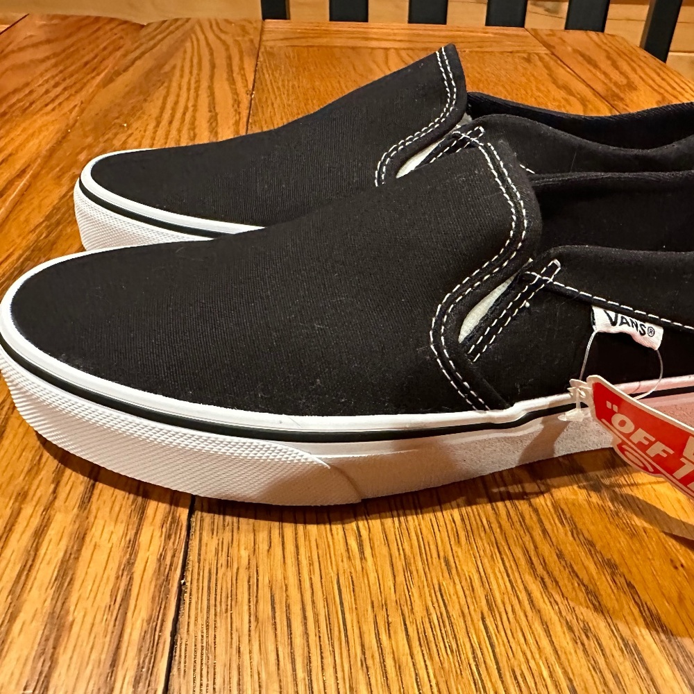 NWT Women’s Black Asher Vans size 7.5